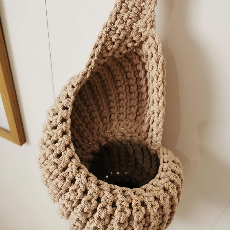 Crochet Conch Shell Hanging Storage Pocket Coastal Wall Decor
